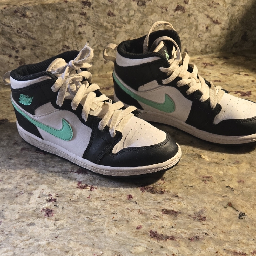 Nike Kids Sneakers Black and Mint